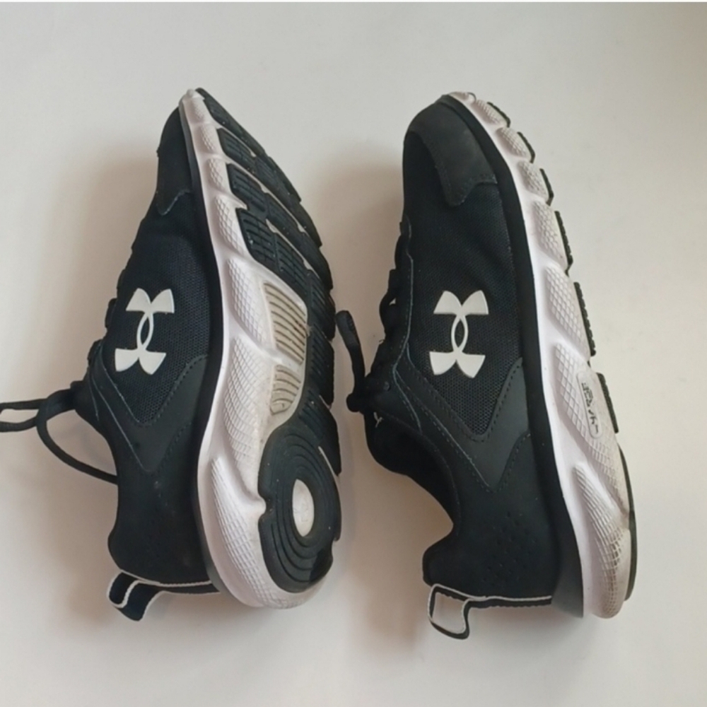 Under Armour Black Running Shoes - Picture 7 of 13